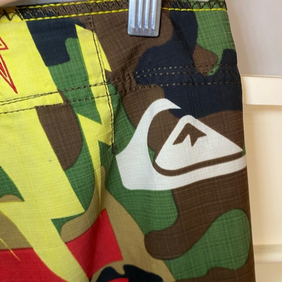 Vintage Quicksilver army & navy camo swim shorts - Picture 11 of 15